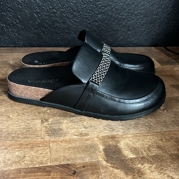 Vionic Shoes - Vionic Women’s Black Clogs Size 7